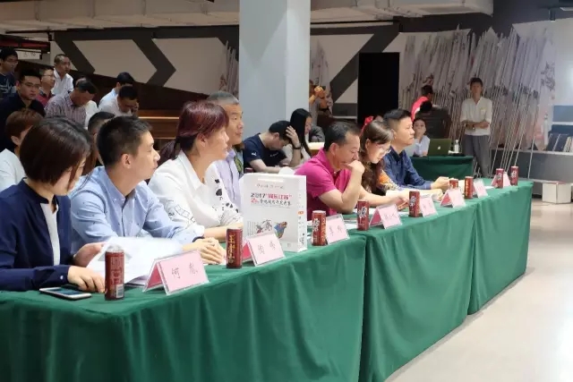 /></p><p>金雞湖端午龍舟賽作為一項親民、聚民、樂民的群眾體育活動，自2010年以來已連辦7年，已成為蘇州工業(yè)園區(qū)和蘇州市最具有代表性的節(jié)慶品牌之一。</p><p style=